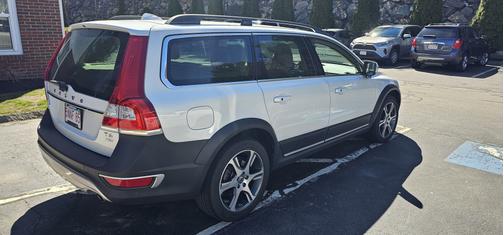 White 2015 Volvo XC70 T6