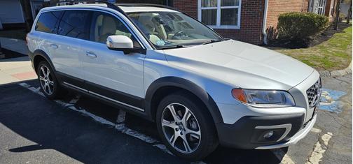 White 2015 Volvo XC70 T6