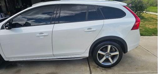 2015 Volvo V60 Cross Country T5 Platinum