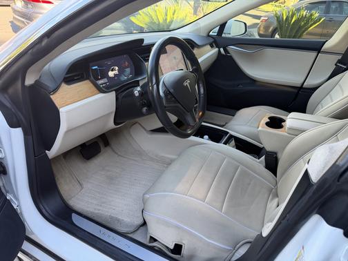 White 2018 Tesla Model S 100D