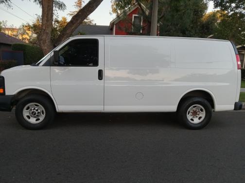 White 2014 GMC Savana 2500 Work Van