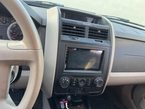 2010 Ford Escape XLS