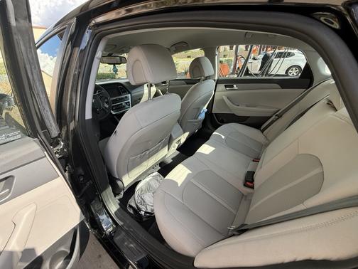 Black 2017 Hyundai SONATA SE