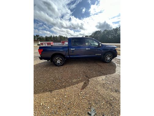 2021 Nissan Titan SV