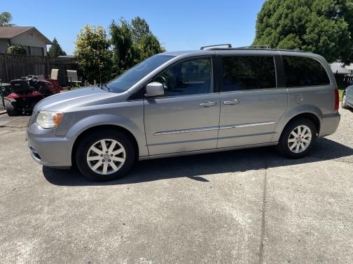 2013 Chrysler Town & Country Touring