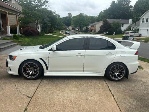 White 2011 Mitsubishi Lancer Evolution GSR