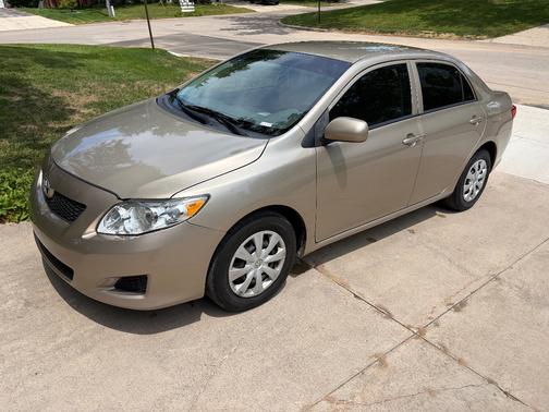 Beige 2009 Toyota Corolla LE