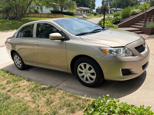 Beige 2009 Toyota Corolla LE