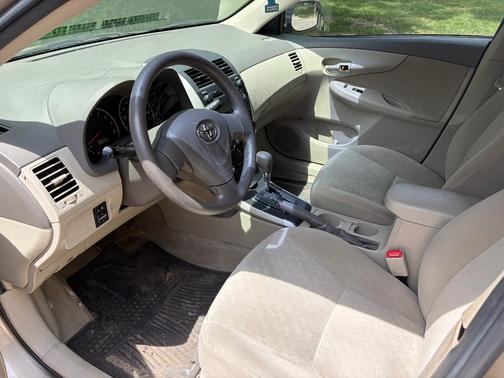 Beige 2009 Toyota Corolla LE