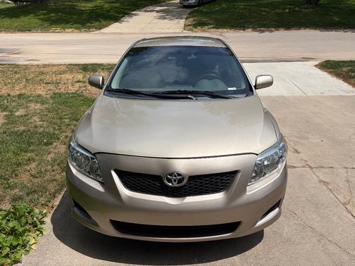 Beige 2009 Toyota Corolla LE