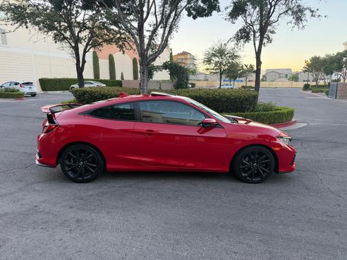Red 2017 Honda Civic Si