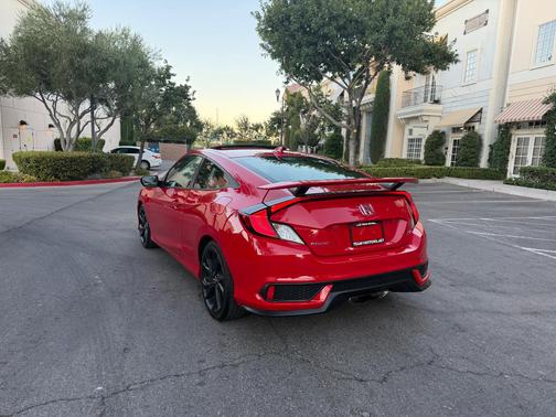 Red 2017 Honda Civic Si