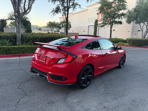 Red 2017 Honda Civic Si