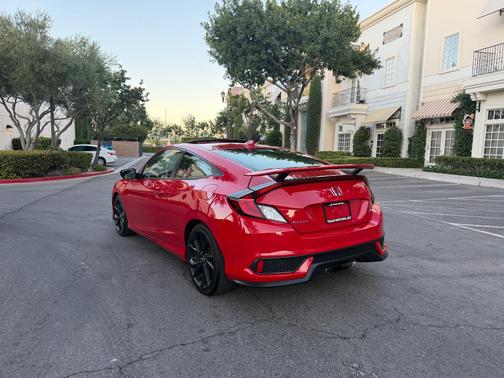 Red 2017 Honda Civic Si