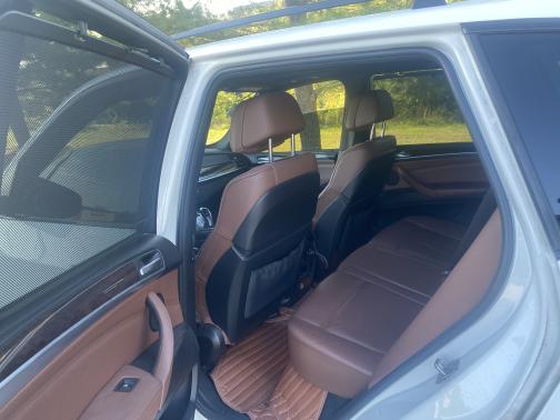 Photo 4 of 11 of 2011 BMW X5 xDrive 35i Sport Activity