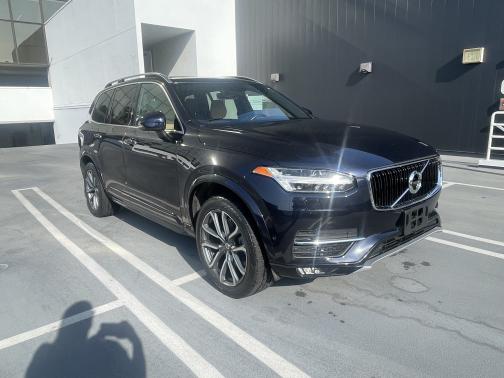 2017 Volvo XC90 T6 Momentum
