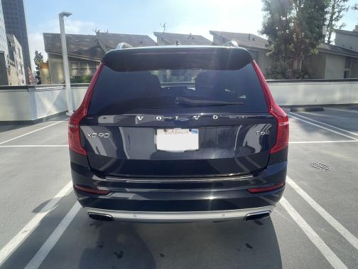 2017 Volvo XC90 T6 Momentum