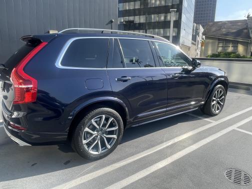 2017 Volvo XC90 T6 Momentum