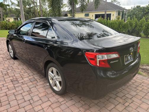 Black 2012 Toyota Camry SE