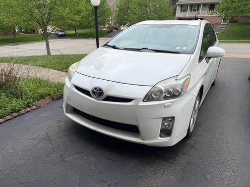 White 2010 Toyota Prius V