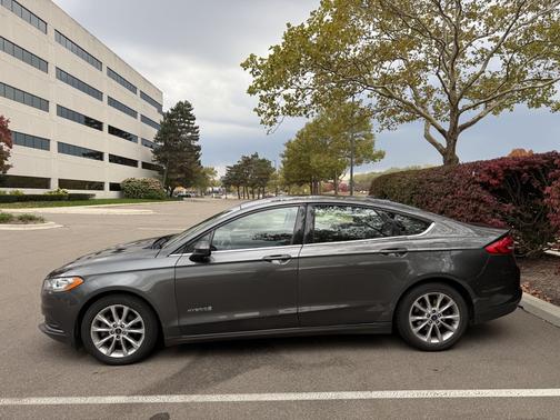 2017 Ford Fusion Hybrid SE