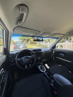 White 2018 Kia Soul +