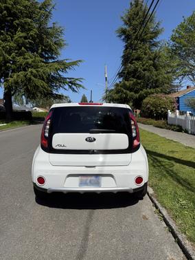 White 2018 Kia Soul +