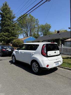 White 2018 Kia Soul +