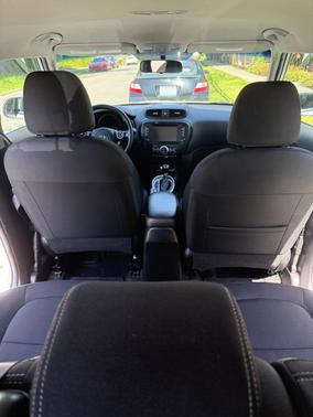 White 2018 Kia Soul +