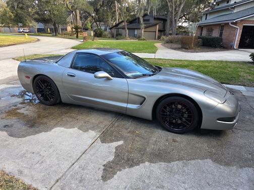 Gray 2000 Chevrolet Corvette Base