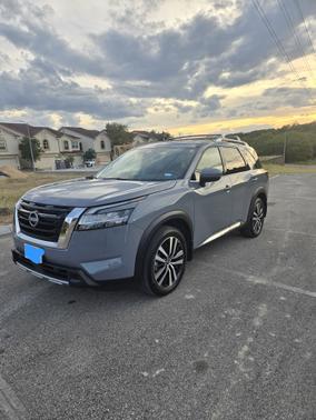 2024 Nissan Pathfinder Platinum