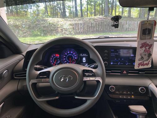 Red 2022 Hyundai ELANTRA SEL