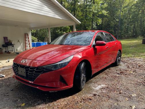 Red 2022 Hyundai ELANTRA SEL
