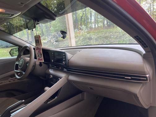 Red 2022 Hyundai ELANTRA SEL