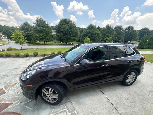 Brown 2016 Porsche Cayenne Cayenne