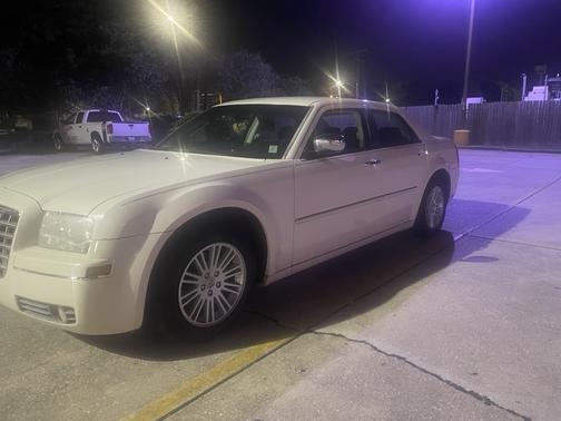 Beige 2010 Chrysler 300 Touring