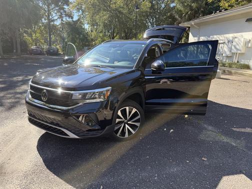 2024 Volkswagen Taos SE FWD