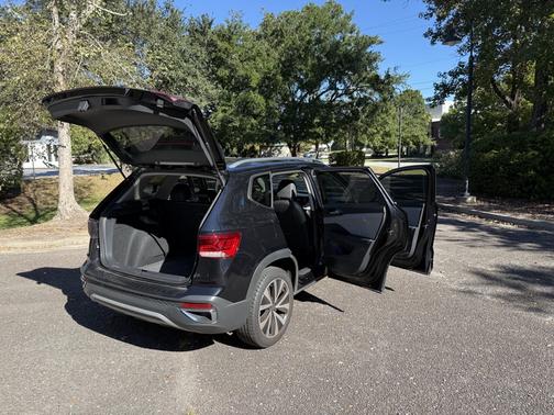 2024 Volkswagen Taos SE FWD