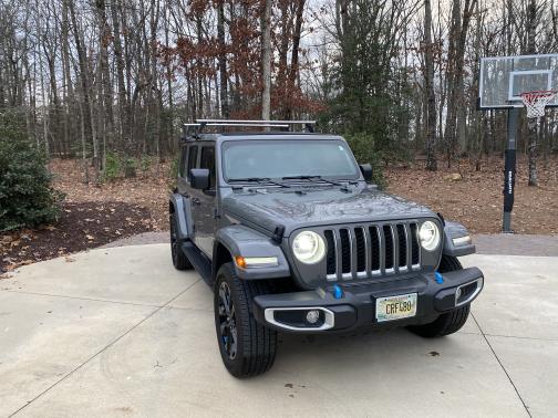 Photo 2 of 10 of 2022 Jeep Wrangler Unlimited 4xe Sahara