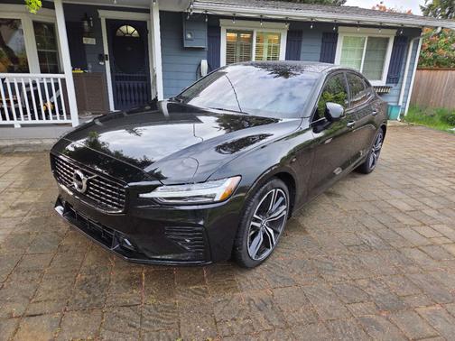 2021 Volvo S60 Recharge Plug-In Hybrid T8 R-Design Expression