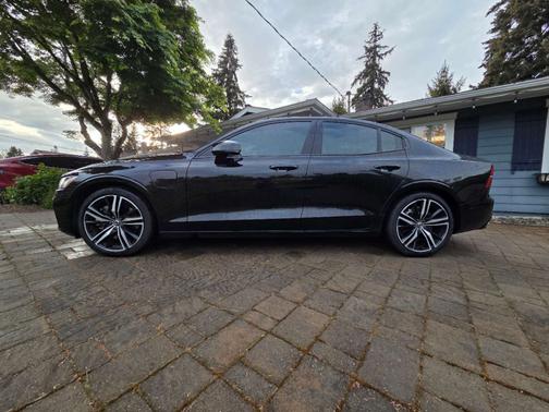 2021 Volvo S60 Recharge Plug-In Hybrid T8 R-Design Expression