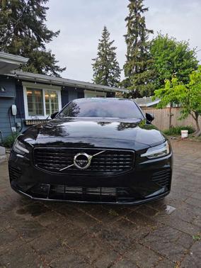 2021 Volvo S60 Recharge Plug-In Hybrid T8 R-Design Expression