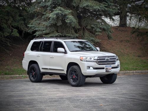 White 2017 Toyota Land Cruiser Base