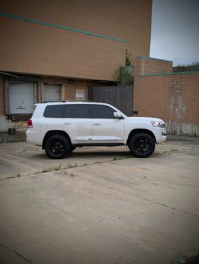 White 2017 Toyota Land Cruiser Base