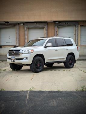 White 2017 Toyota Land Cruiser Base