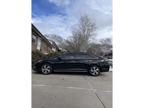 Photo 2 of 7 of 2017 Hyundai Sonata Plug-In Hybrid Limited