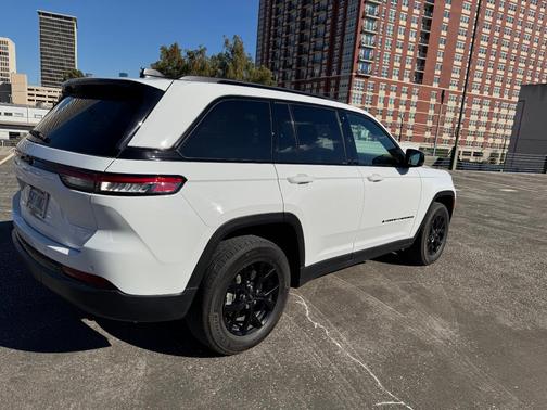 White 2025 Jeep Grand Cherokee Altitude X
