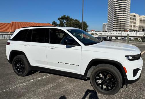 White 2025 Jeep Grand Cherokee Altitude X