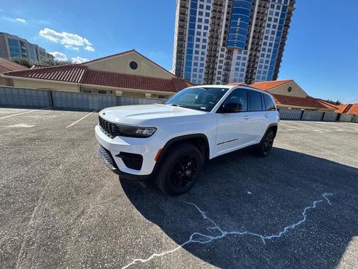White 2025 Jeep Grand Cherokee Altitude X