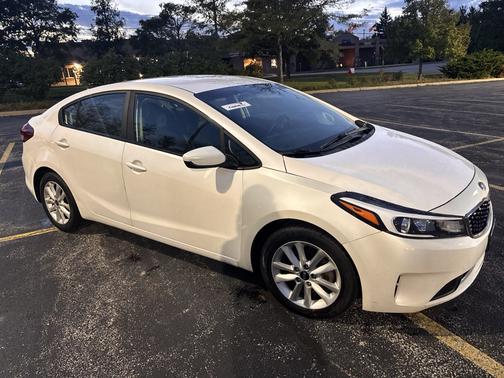 White 2017 Kia Forte LX